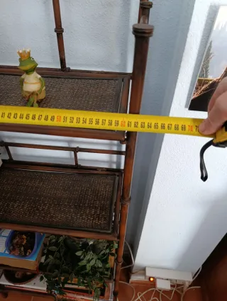 Estantería de forja y madera