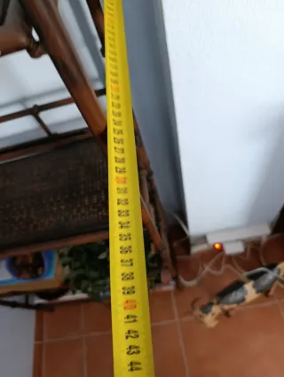 Estantería de forja y madera