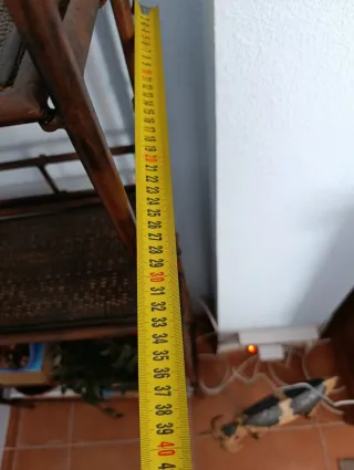 Estantería de forja y madera