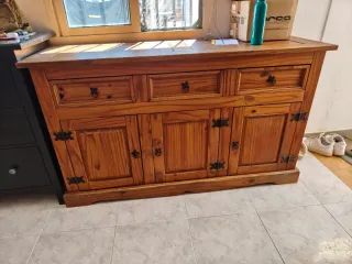 Aparador de madera rústico