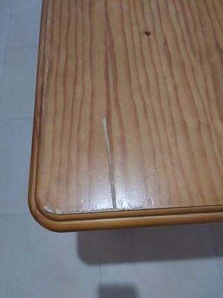Mesa de comedor de madera