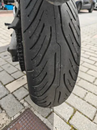 Yamaha FZ6 Negra con Baúl