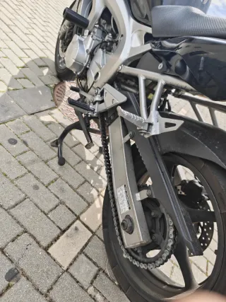 Yamaha FZ6 Negra con Baúl