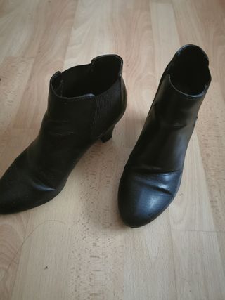 HOY 10 OFERTA botines numero 36 chica  tacon