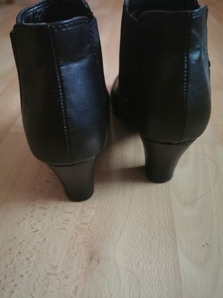 HOY 10 OFERTA botines numero 36 chica  tacon