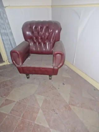 Sofá y 2 sillones de piel y tela