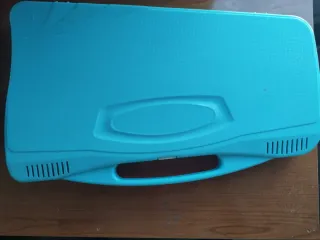 Xilófono infantil azul con baquetas