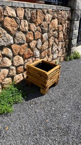 Fioriere artigianali in legno riciclato