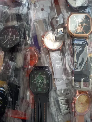 lote de 400 Relojes de moda varios colores