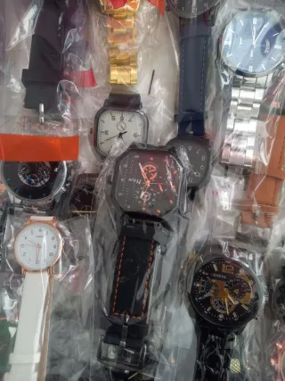 lote de 400 Relojes de moda varios colores