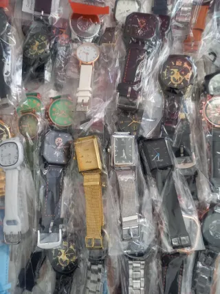lote de 400 Relojes de moda varios colores