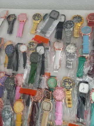 lote de 400 Relojes de moda varios colores