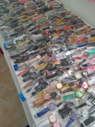 lote de 400 Relojes de moda varios colores