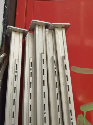 Estantería metálica tijera. Solo vendo soportes.