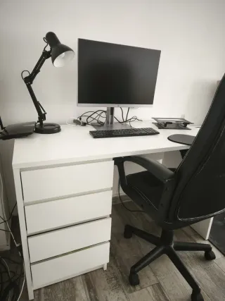 Conjunto Mueble Estudio y Silla Negra