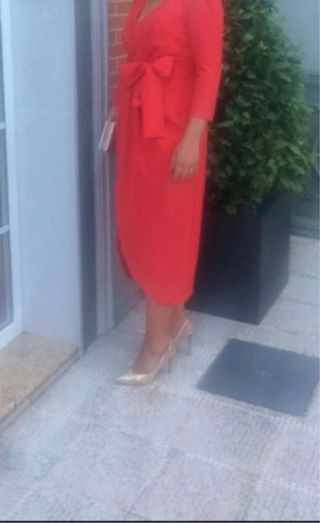 Vestido rojo elegante cossy. Opción con pamela