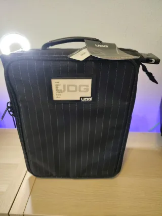 Maleta UDG Ultimate 258 CD's/DVD's SlingBag. NUEVA