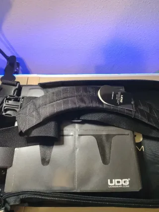 Maleta UDG Ultimate 258 CD's/DVD's SlingBag. NUEVA