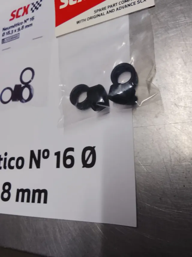 Neumáticos Scalextric N° 16 (18,3 x 9,8 mm)