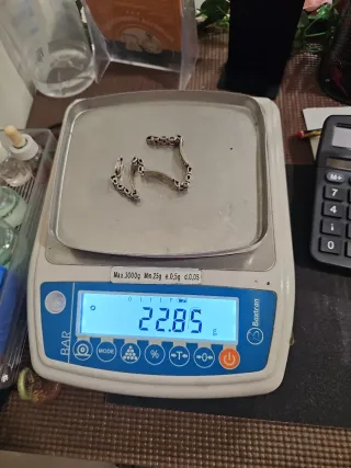 Pulsera de plata con detalles dorados