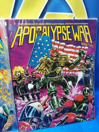 cómics Apocalypse War: tomo 1 y 2 ,Chronicles of Judge Dredd by John Wagner, John Paperback