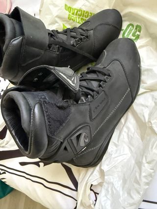 Pack Moto Mujer: Chaqueta, botas y guantes