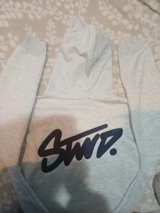 Sudadera gris y azul, marca STWD, talla M