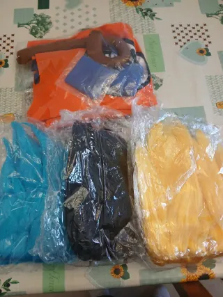 Disfraz Goku talla S sin estrenar + 3 pelucas