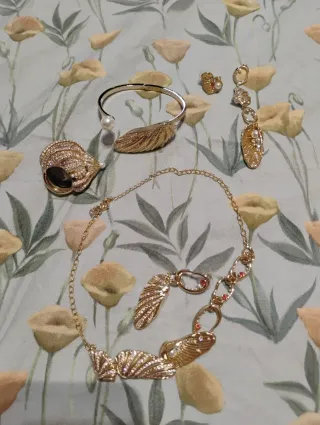 Conjunto Swarovski Collar, Anillo y Pendientes,pus