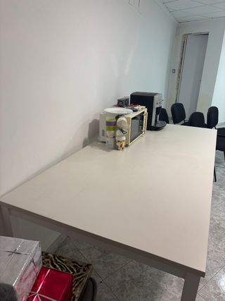 Mesa de comedor blanca grande