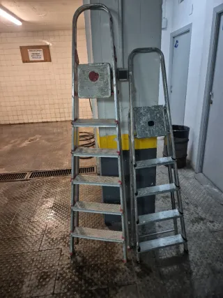 Escalera de aluminio plegable