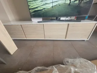 Mueble TV blanco y madera