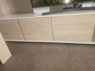 Mueble TV blanco y madera