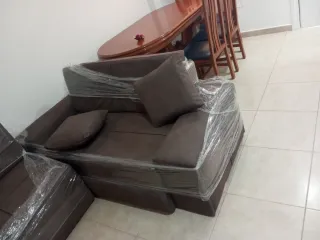 Sofá marrón de tela