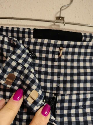 Pantalón de chica talla 42-44 de Zara.