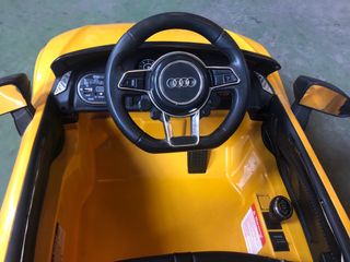 Coche eléctrico Audi R8 Spyder para niños