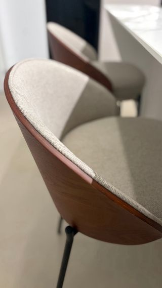 Dos Taburetes Kave Home Eamy Madera y Metal