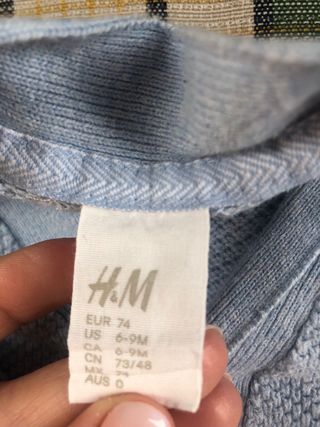 Cardigan bimbo azzurro con toppe