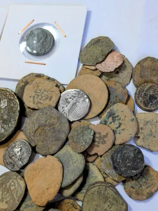 Lote 48 monedas antiguas.