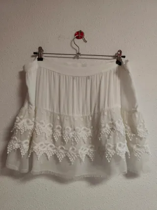 Falda ibicenca de chica blanca talla 40.