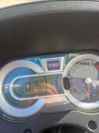 TGB Maxi Scooter Negra y Gris