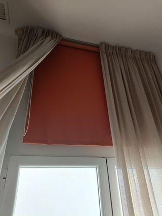 Estor naranja y beige