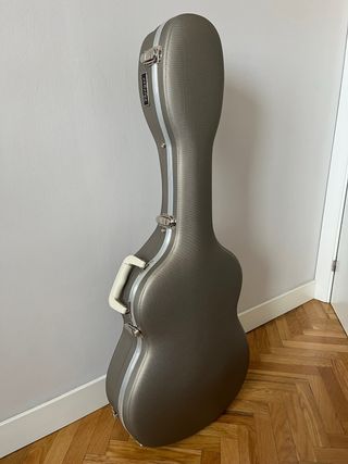 Estuche Cibeles Platinum a estrenar para guitarra.