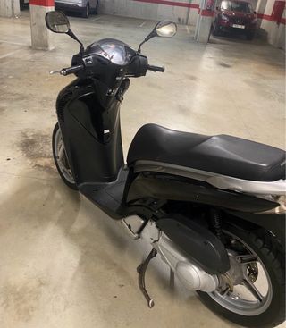 Honda SH 125 Scooter Negra
