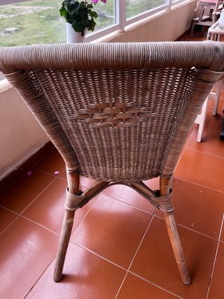 Silla de ratán y madera
