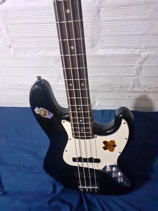 Bajo Squier Fender California Series
