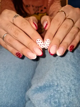 Uñas y maquillaje a domicilio