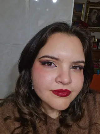 Uñas y maquillaje a domicilio