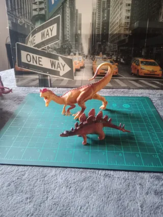 Lote Libros y Figuras Dinosaurios