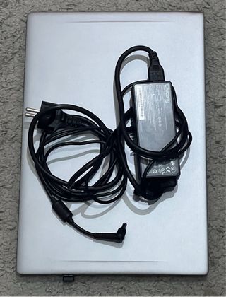 Portátil MEDION 15,6” como nuevo + cargador | Id